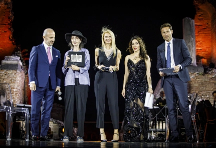 Antonella-Ferrara-palco-premio